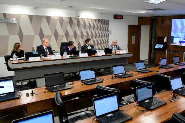 CNT defende redução das alíquotas para o setor aéreo e para o transporte de cargas na reforma tributária